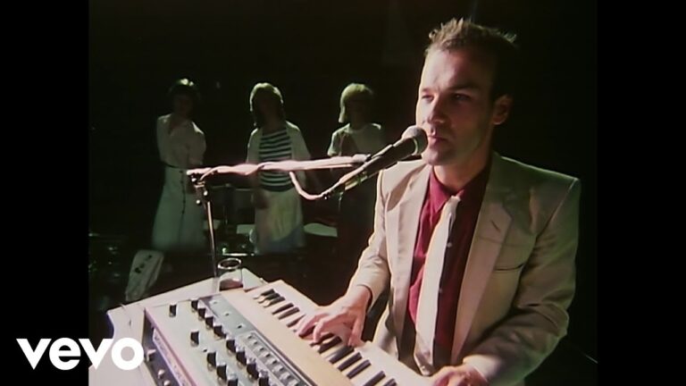 Squeeze – Tempted music video