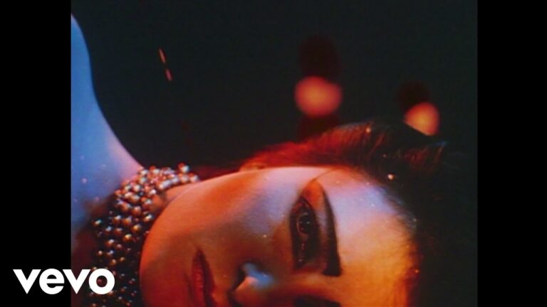 Siouxsie And The Banshees – Cities In Dust music video