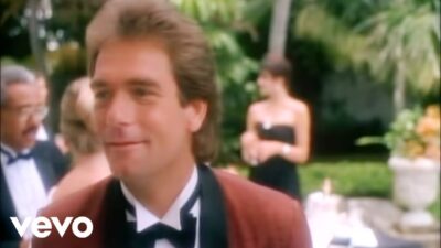Huey Lewis & The News – Stuck with You