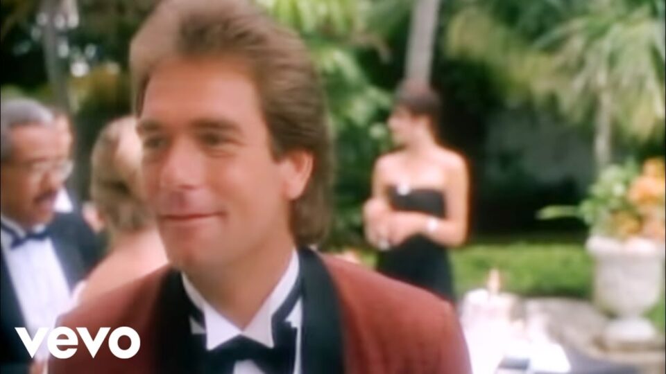 Huey Lewis & The News – Stuck with You