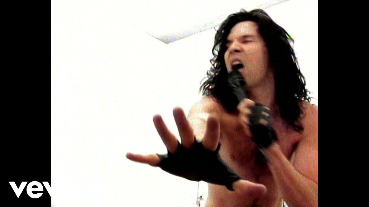 Love/Hate – Blackout in the Red Room