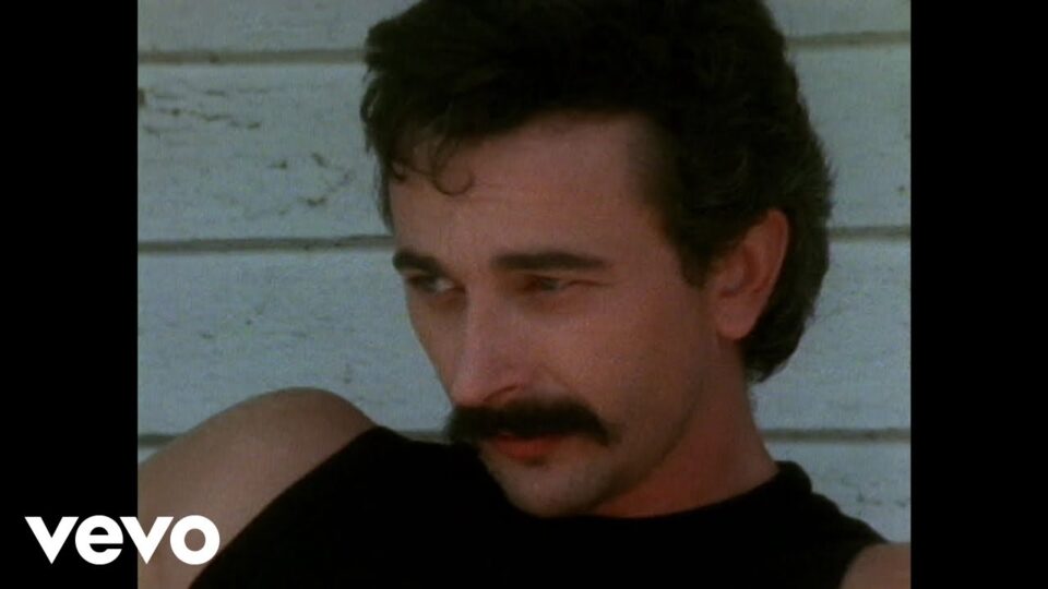 Aaron Tippin – She Made a Memory Out of Me