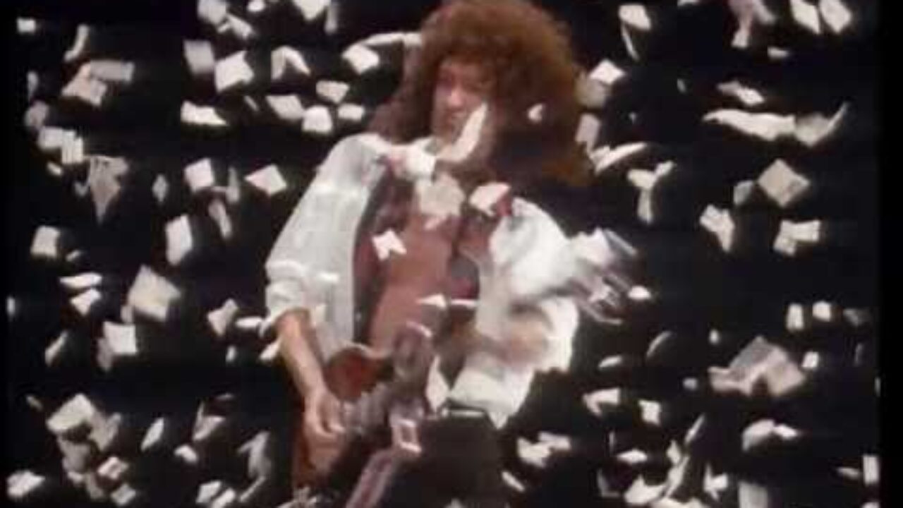 Queen – The Show Must Go On