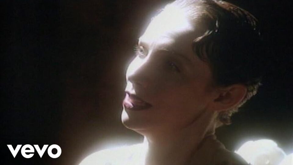 Annie Lennox – Keep Young and Beautiful