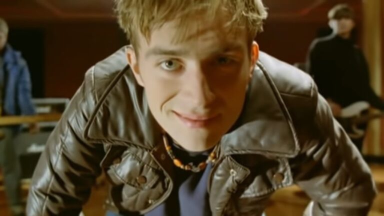 Blur – Charmless Man music video
