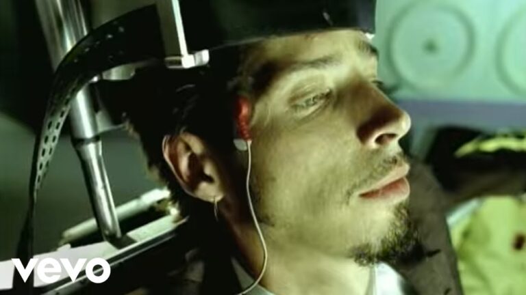 Soundgarden – Blow Up the Outside World music video