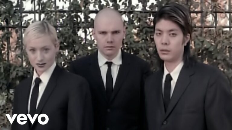 The Smashing Pumpkins – Thirty-Three music video