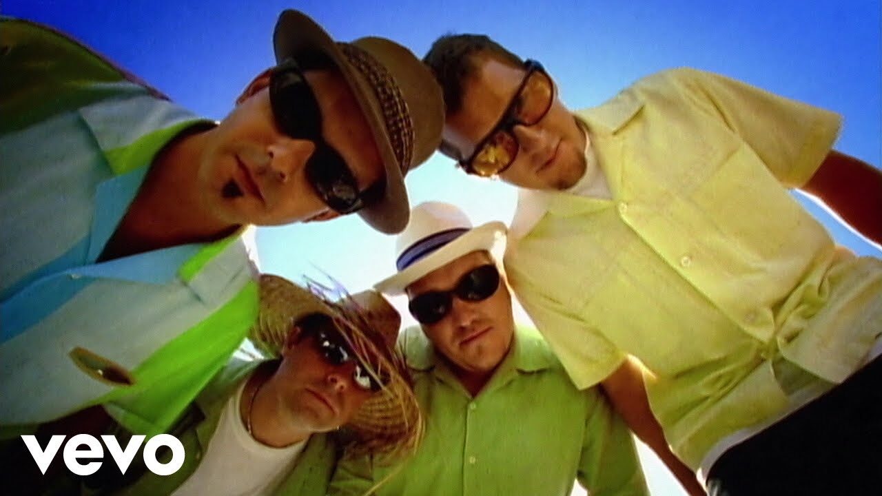 Smash Mouth – Walkin’ on the Sun