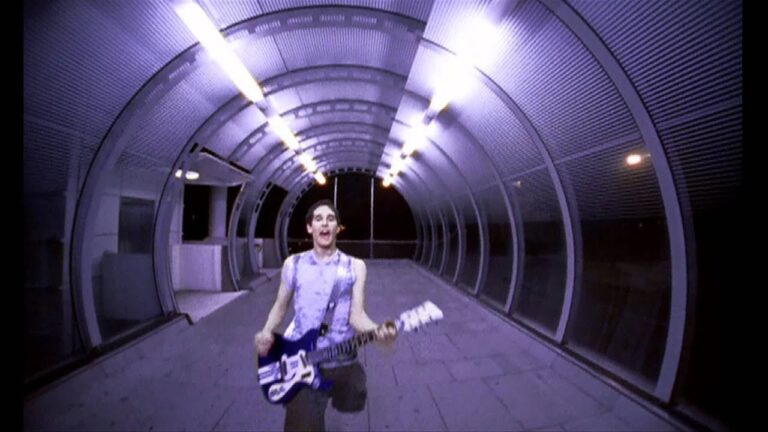 Ash – Wildsurf music video