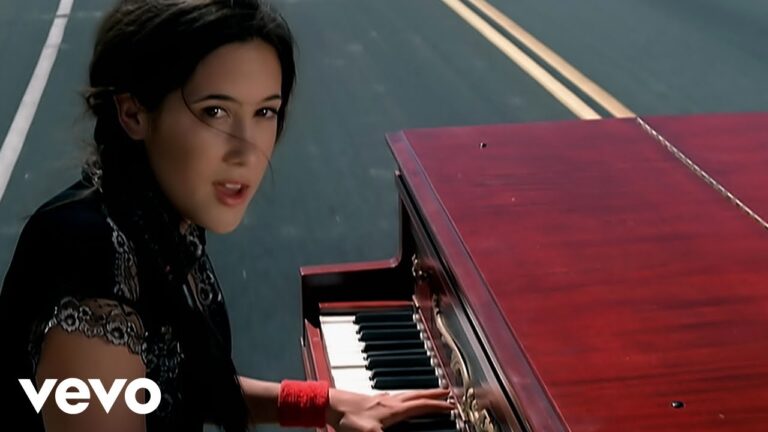 Vanessa Carlton – A Thousand Miles music video