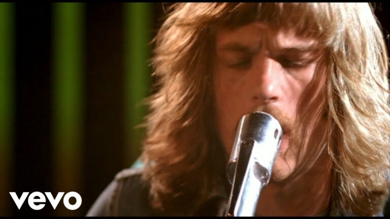 Kings of Leon – Molly’s Chambers music video