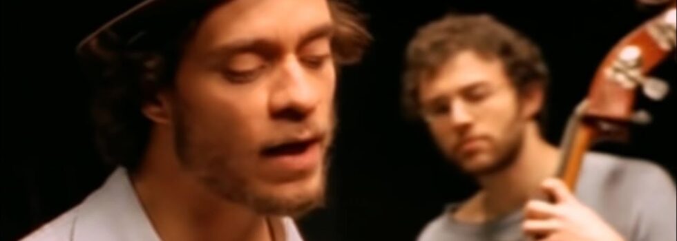 Amos Lee – Arms of a Woman