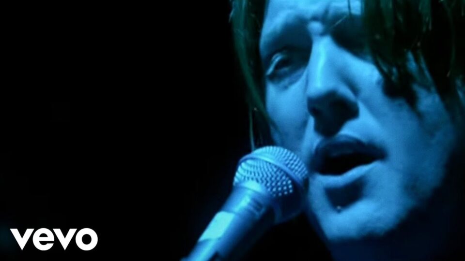 Queens of the Stone Age – Little Sister