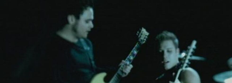 Atreyu – Her Portrait In Black