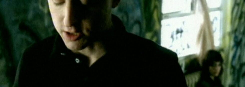 Yellowcard – Rough Landing, Holly