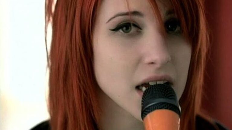 Paramore – That’s What You Get music video