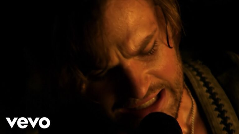 Kings of Leon – Sex on Fire music video