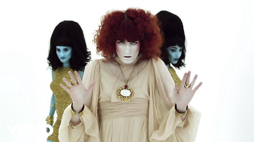 FLORENCE & THE MACHINE – DOG DAYS ARE OVER (2010 VERSION)