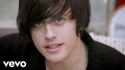 Parachute – Kiss Me Slowly