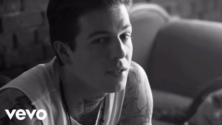 The Neighbourhood – Sweater Weather music video