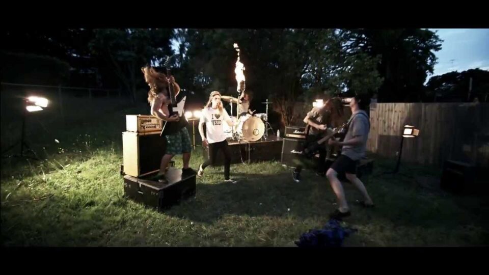 Violent Soho – Covered in Chrome