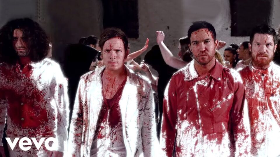 Fall Out Boy – Save Rock and Roll (feat. Elton John)