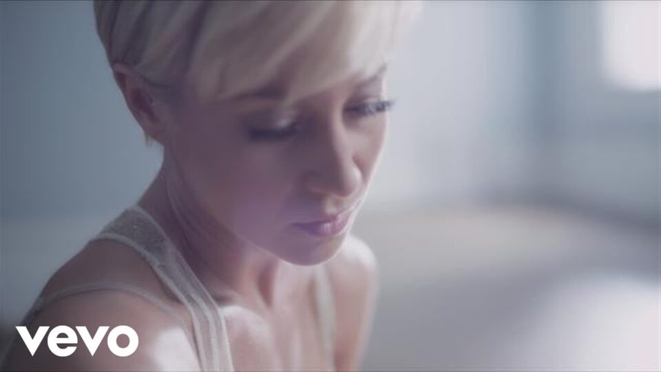 Kellie Pickler – Someone Somewhere Tonight