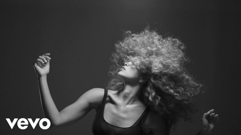 Lion Babe – Treat Me Like Fire (Visual #2)