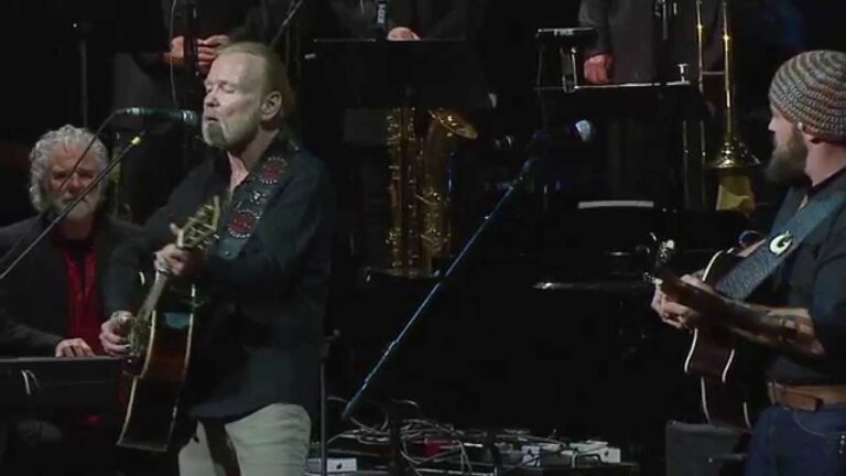 The Allman Brothers Band – Midnight Rider (feat. Vince Gill, Gregg Allman, and Zac Brown) music video