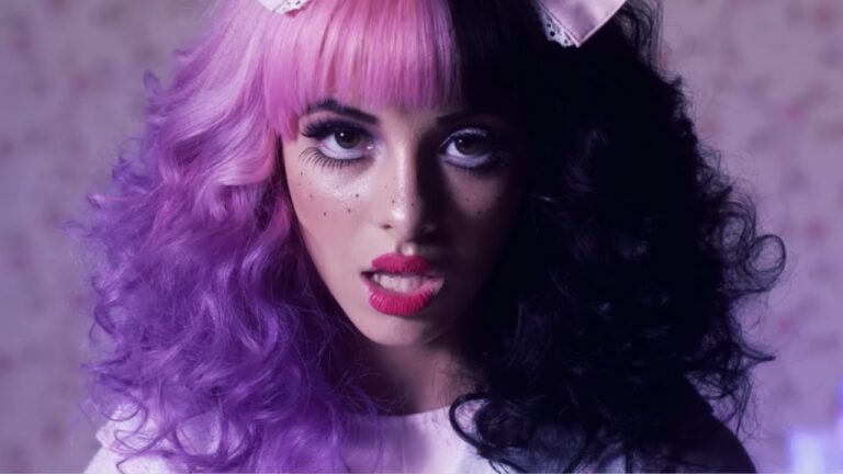 Melanie Martinez – Dollhouse music video
