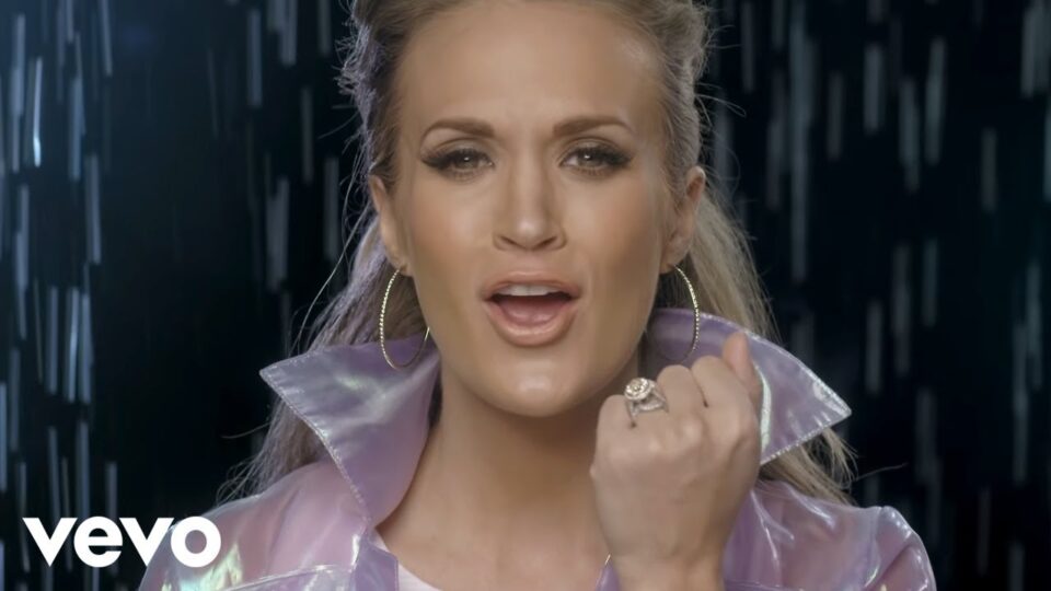 CARRIE UNDERWOOD – SOMETHING IN THE WATER