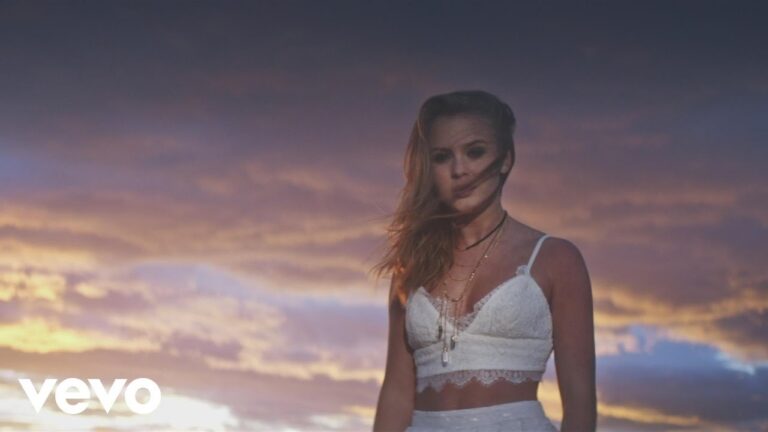 Zara Larsson & MNEK – Never Forget You music video
