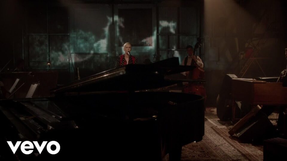 Annie Lennox – I Put a Spell On You (Live)