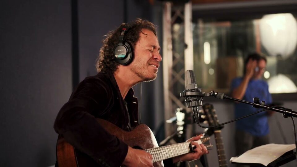 Amos Lee – Violin (With Strings)