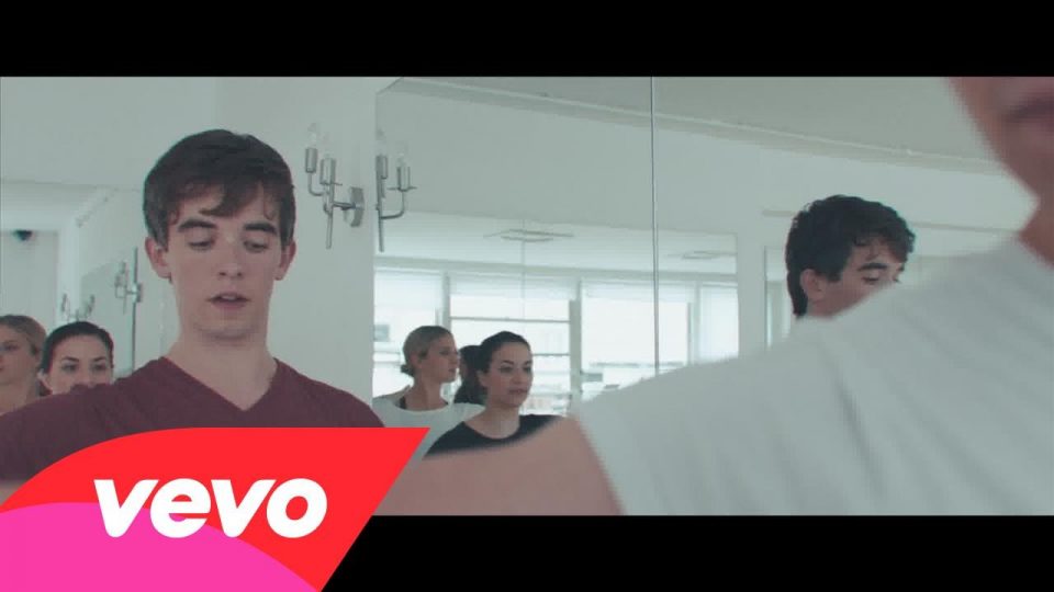 Aquilo – Calling Me