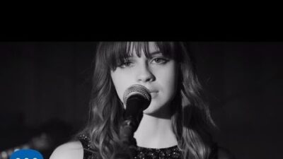 Gabrielle Aplin – Light Up The Dark