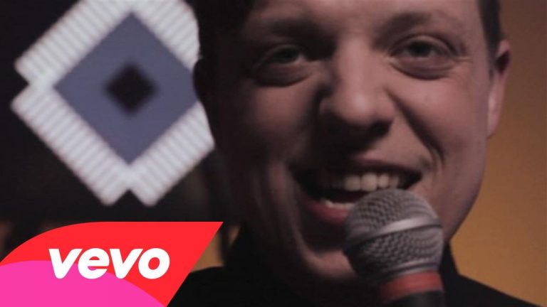 Robert Delong – Long Way Down music video