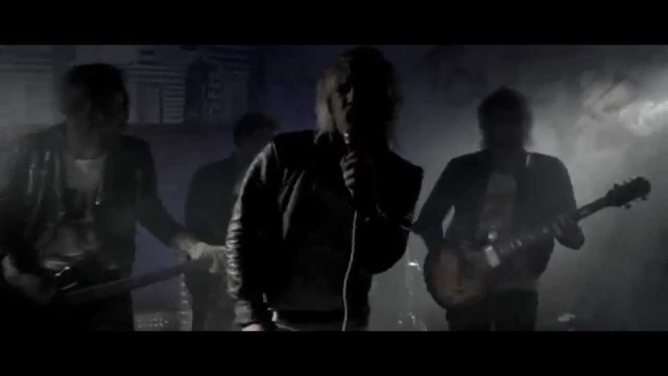 Towers Of London – Shake It