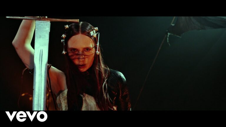 Mo – New Moon music video