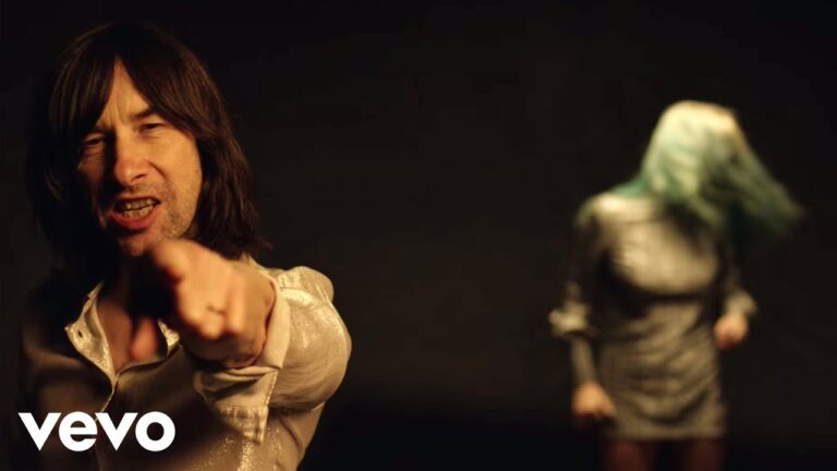 Primal Scream, Sky Ferreira – Where The Light Gets In music video