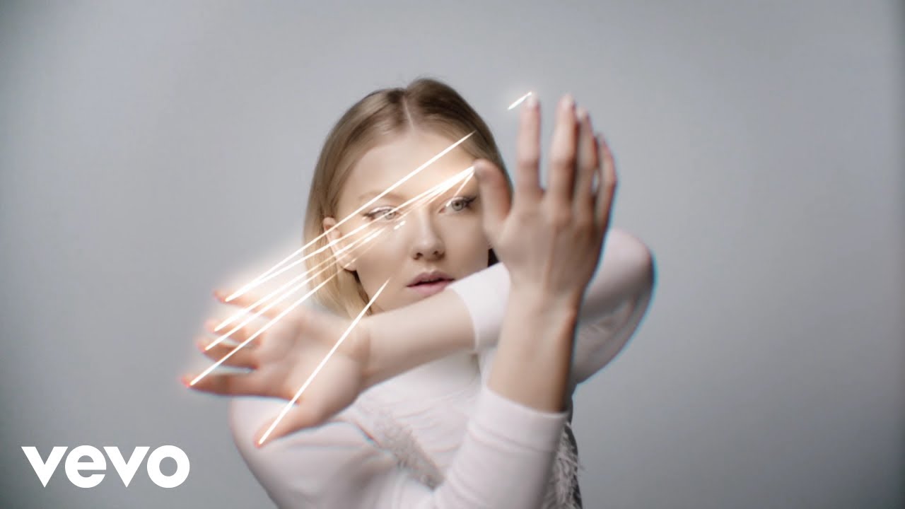 Astrid S – Hurts So Good