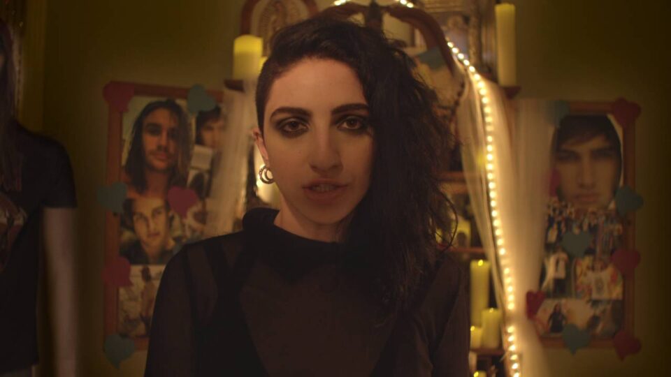 Emily Estefan – Reigns (Every Night)