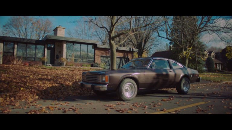 Metronomy – Hang Me Out to Dry (feat. Robyn) music video