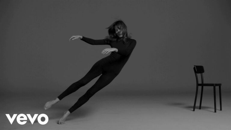 Carla Bruni – Miss You music video