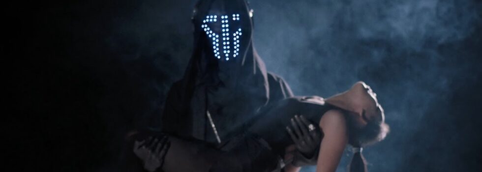 Smash Into Pieces – Let Me Be Your Superhero