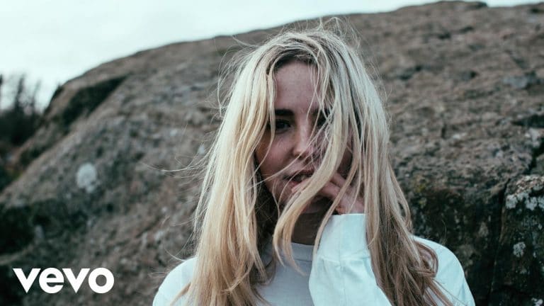 Laurel – Life Worth Living music video