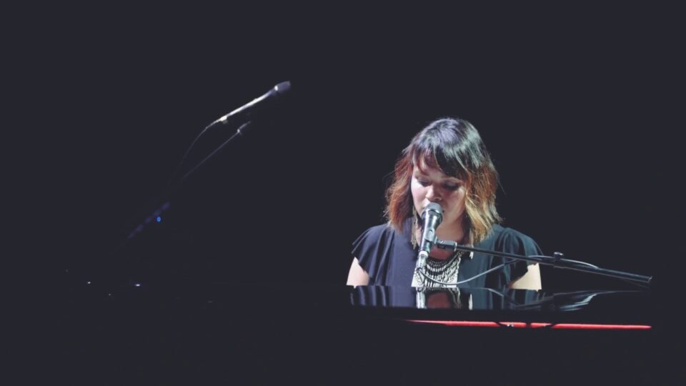 Norah Jones – Black Hole Sun (Detroit Fox Theatre Live)