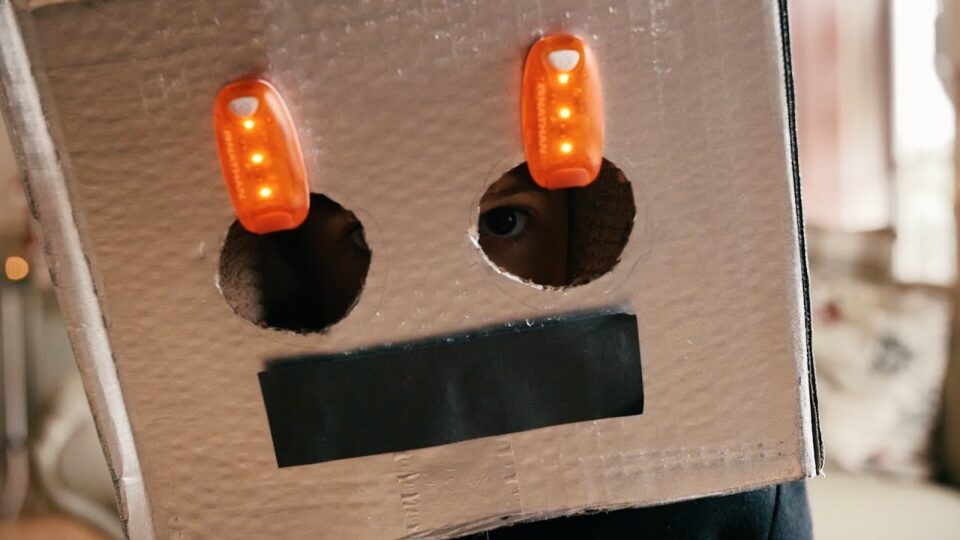 Alec Benjamin – I Built a Friend