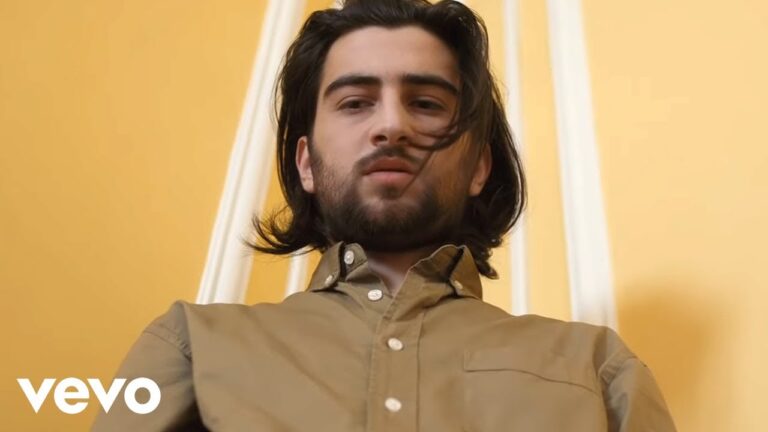 Noah Kahan – Hurt Somebody music video