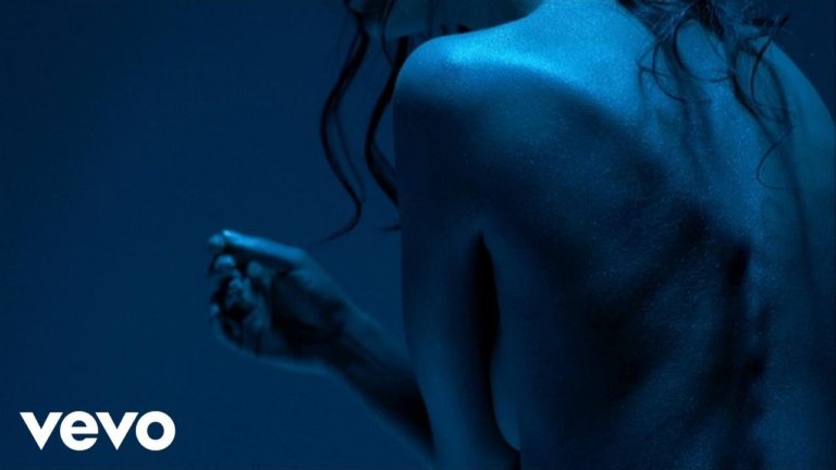 Mai Kino – The Waves music video